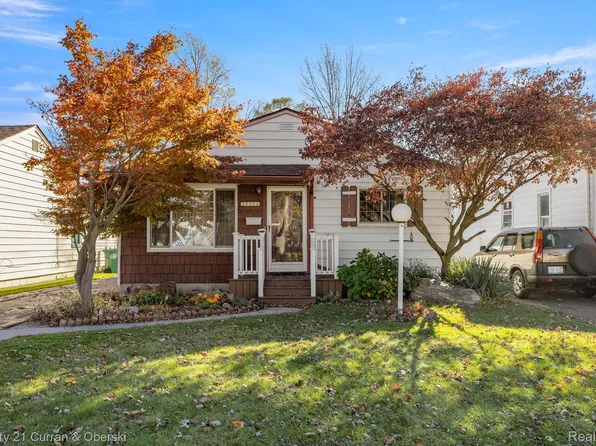 28929 Elmwood St, Garden City, MI 48135