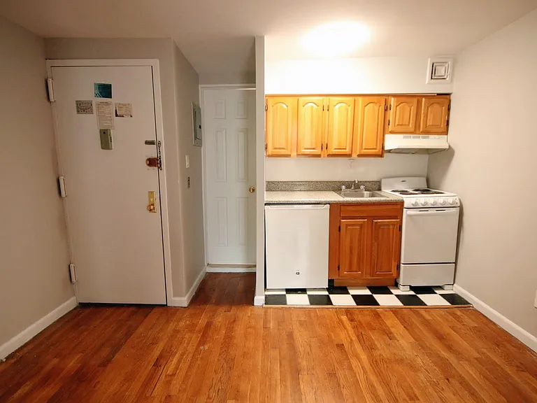 518 E 5th St #12A — Photo 5