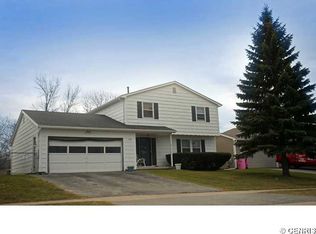 120 Pebbleview Dr, Rochester, NY 14612