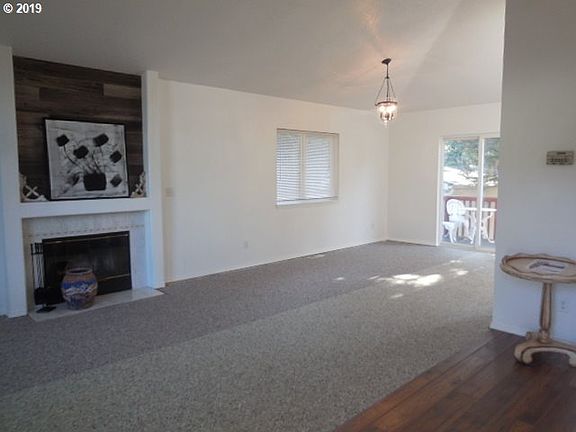 4th image of 5025 SE Belmont Ct