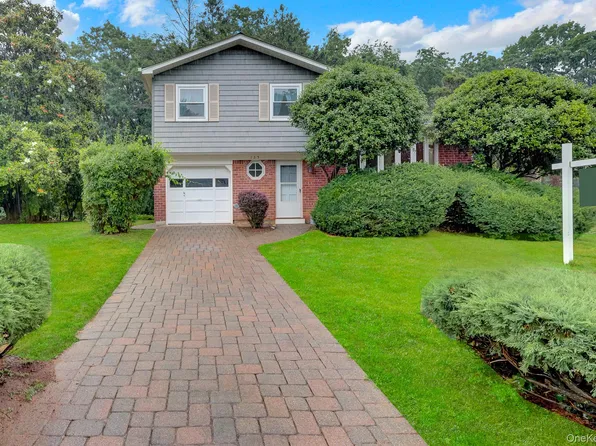135 Atlantic Place, Hauppauge, NY 11788