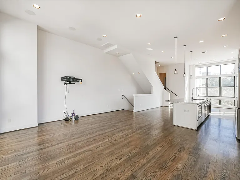 2824 Clay St — Photo 10