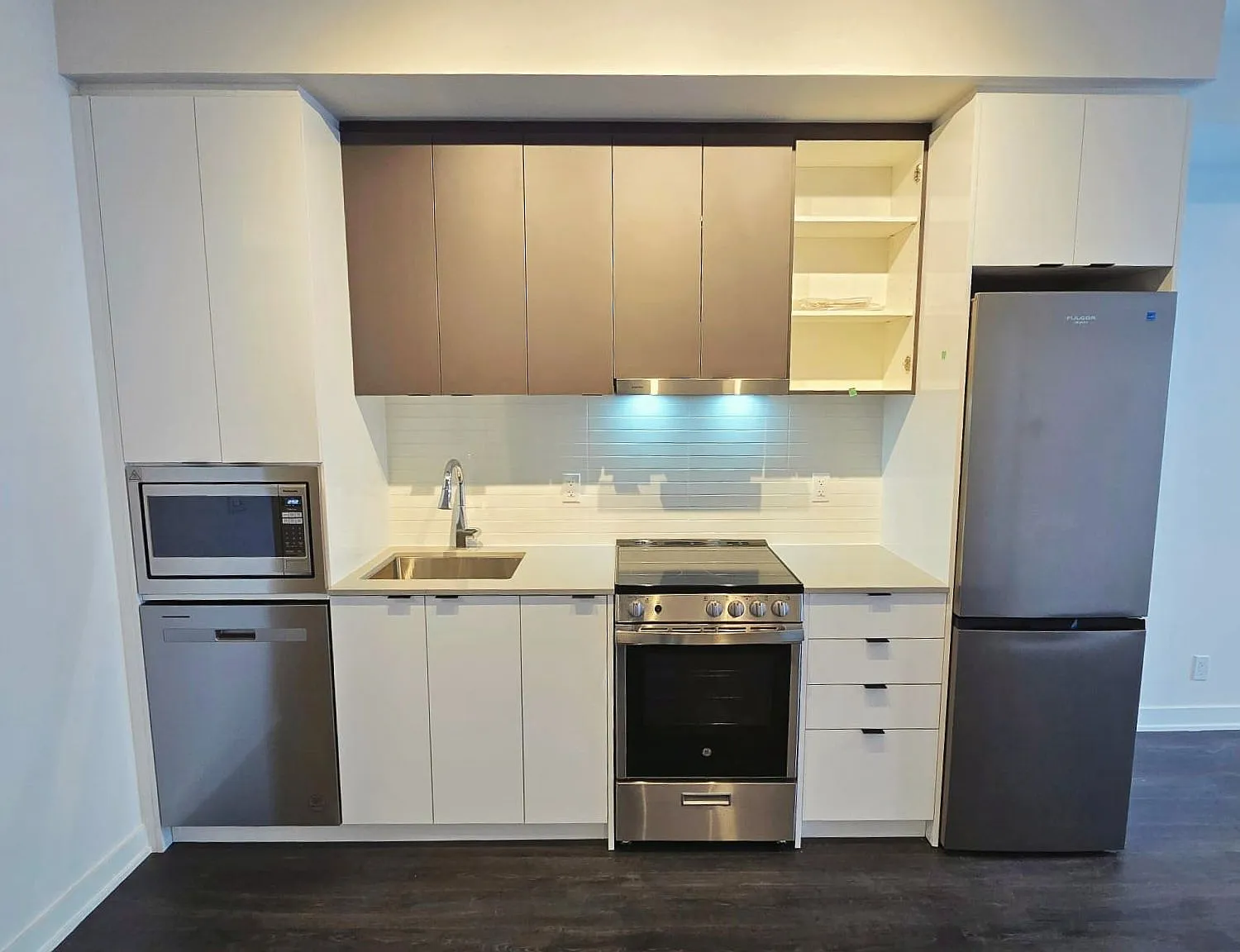 2 bed, $2,400 — Photo 2