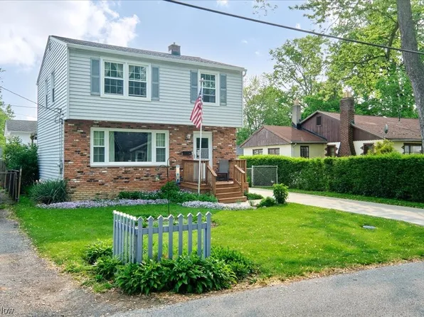 212 Plymouth Rd, Eastlake, OH 44095