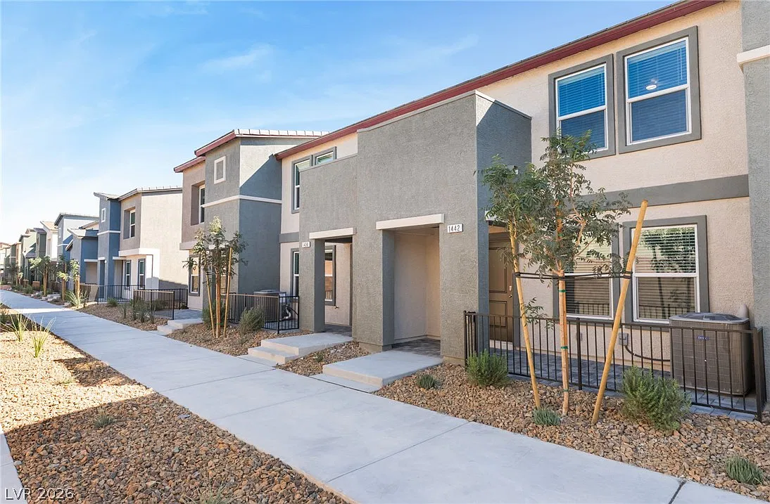 3 bed, 2.5 bath, 1309 sqft, $2,300 — Photo 1