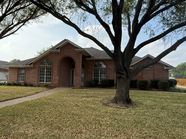858 Country Lane Dr, Mc Gregor, TX 76657