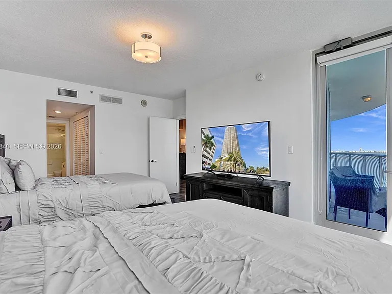 1750 N Bayshore Dr #3802 — Photo 15