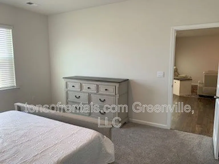 938 Pineland Dr — Photo 8