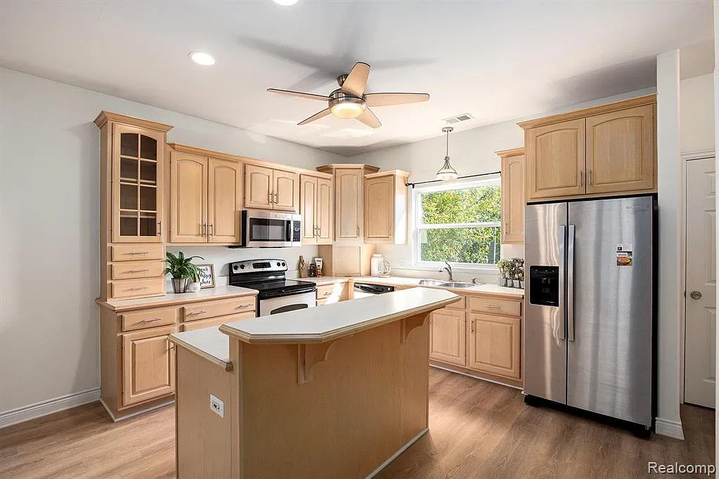 2 bed, 2.0 bath, 1331 sqft, $2,200 — Photo 3