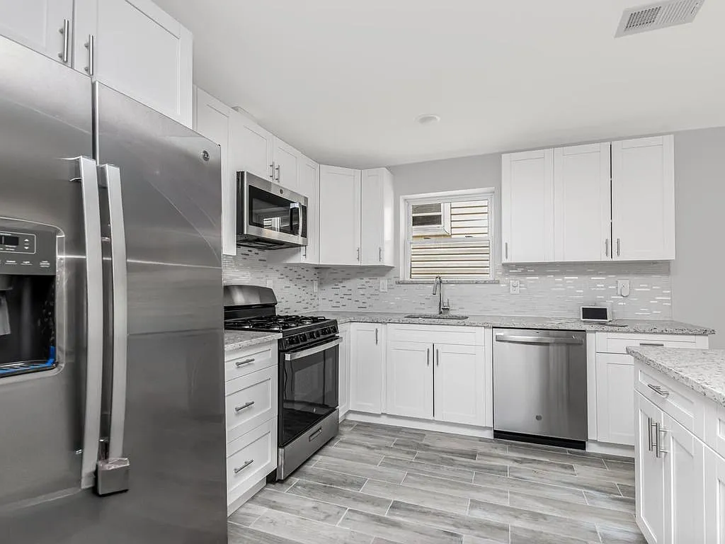 3 bed, $3,200 — Photo 4