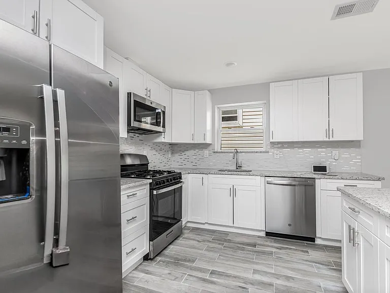 282 W Runyon St #1 — Photo 4