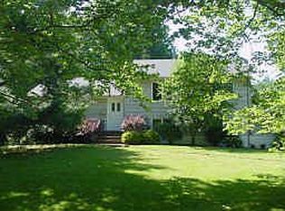 92 Ridge Dr, Livingston, NJ 07039