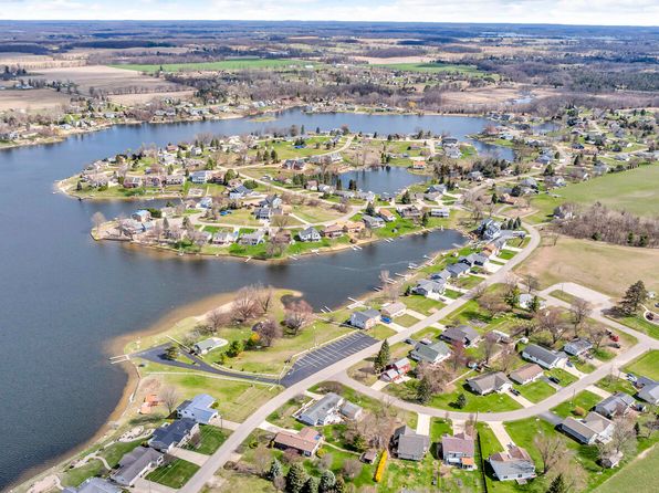 10524 Somerset Rd, Cement City, MI 49233