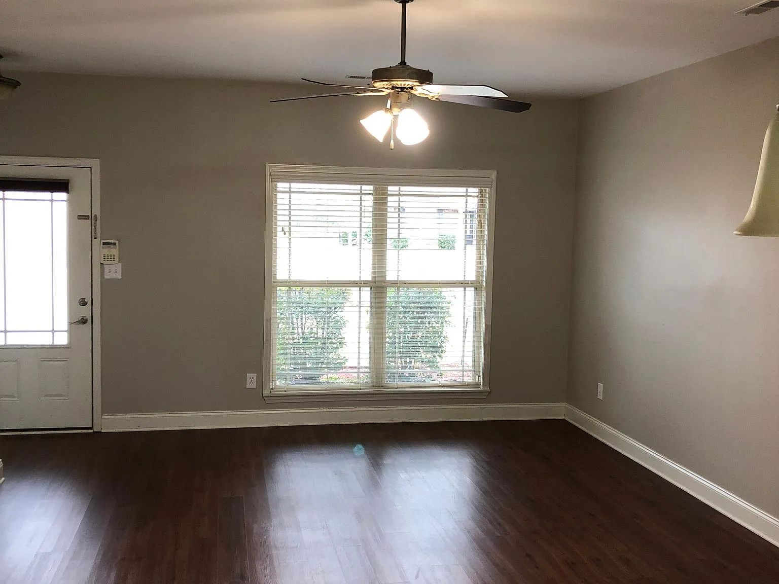 5 bed, 3.5 bath, 2423 sqft, $2,300 — Photo 3