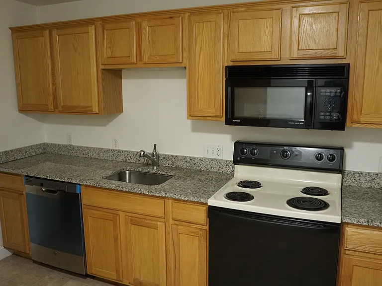 41 Walnut St #44 — Photo 4