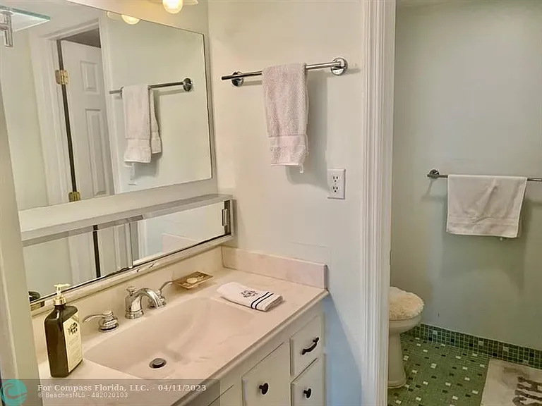 802 SE 7th St #403 — Photo 8