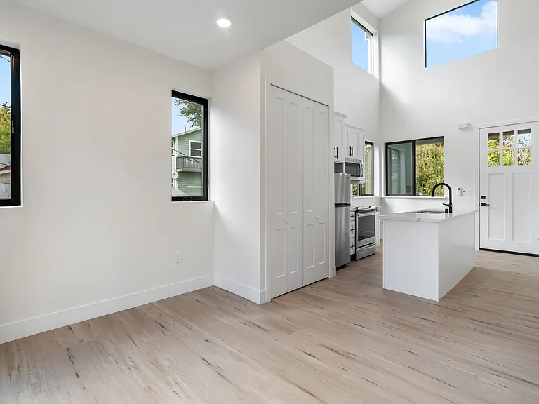 1113 Victorian Aly #1115 — Photo 11
