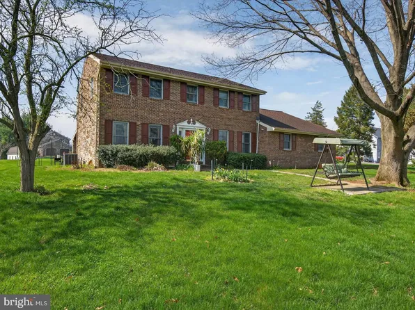 2 Wildflower Ln, Lancaster, PA 17603
