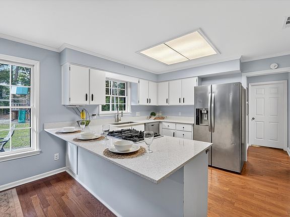 5th image of 105 Mercer Rd