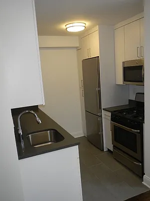 Rented by Solil Management | media 8