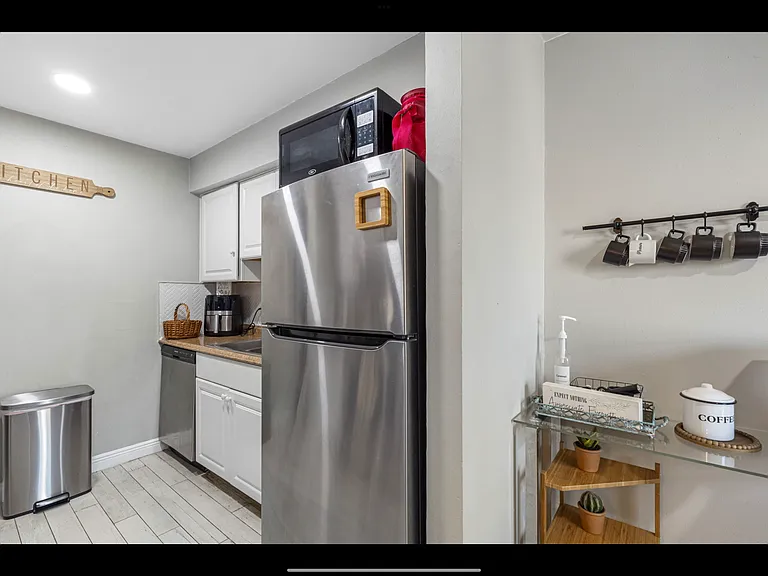 9007 Westchester Cir #B — Photo 5