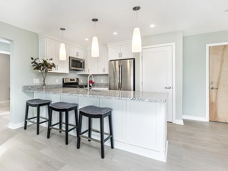 450 American Legion Hwy #304 — Photo 5
