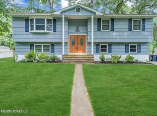 518 River Dr, Toms River, NJ 08753