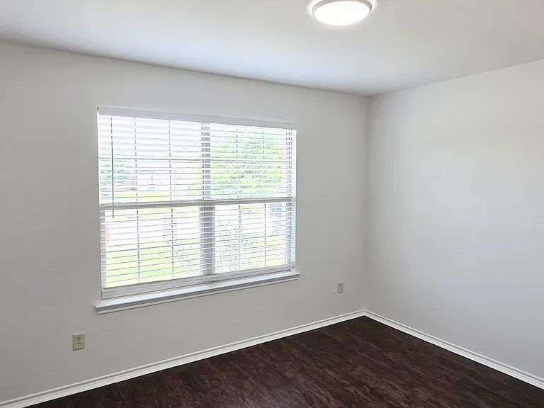 323 Vernon St — Photo 10