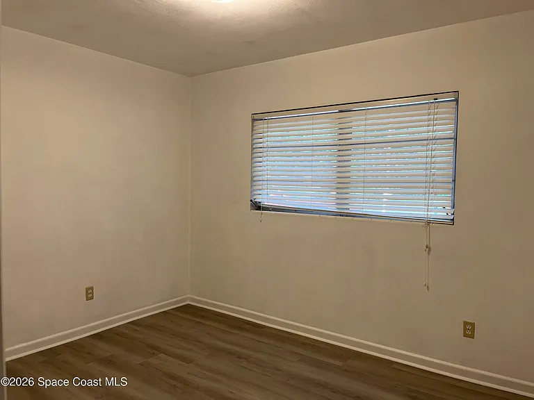 211 W Laila Dr — Photo 22