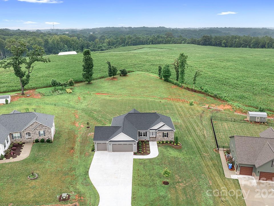 1st image of 171 Castle Pines Ln