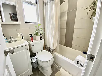 Rented by Papp Realty