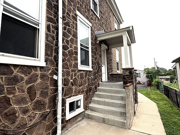 2nd image of 341 Jefferson Ave APT 3