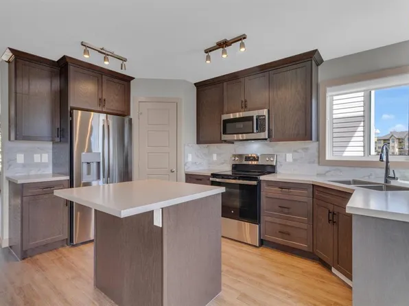 19 SW Bridleglen Rd SW, Calgary, AB T2Y 4H1