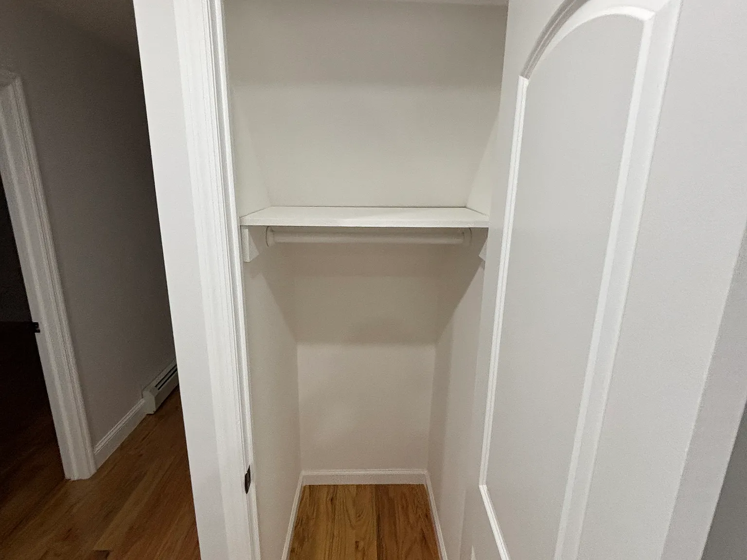 5 bed, 2.5 bath, 2000 sqft, $5,000 — Photo 4