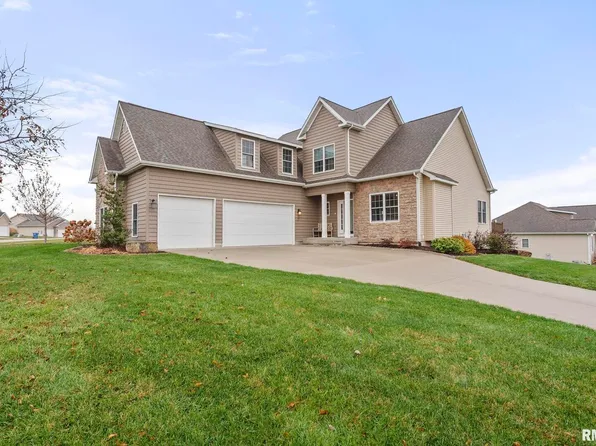 27 Blackstone Cir, Le Claire, IA 52753