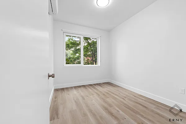 Rented by ERNY LLC | media 28