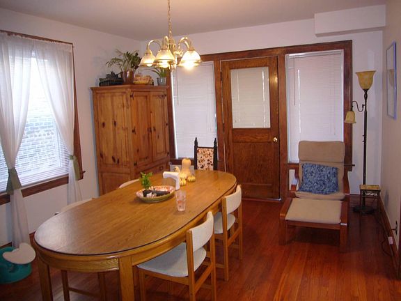 5th image of 2441 W Gunnison St APT 3