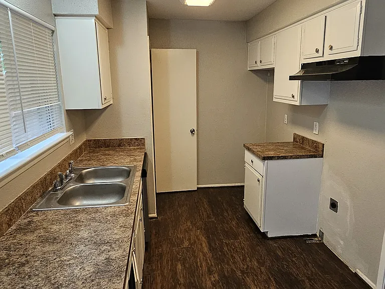 4430 McCleester Dr — Photo 6