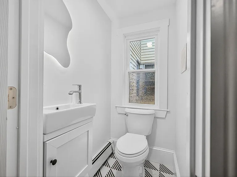 112 Woodstock St — Photo 10