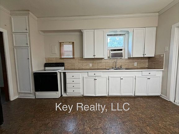 3rd image of 100 Hill St