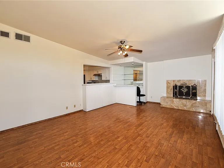 5939 Graves Ave — Photo 6