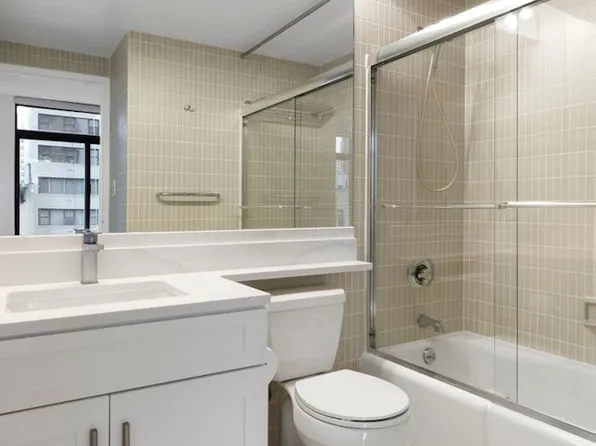 400 East 70th Street 503 image 3 of 6