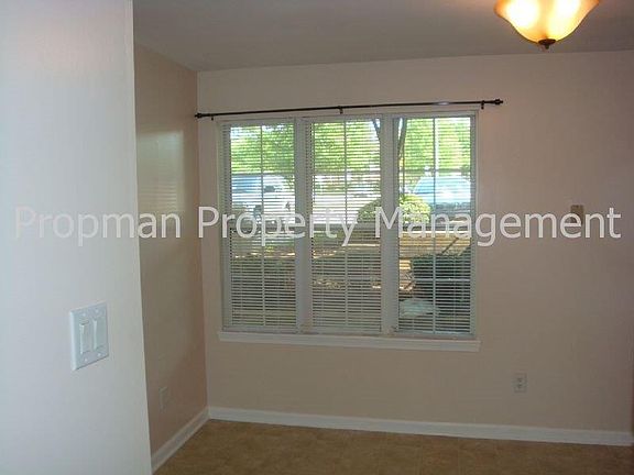 5th image of 4224 Stockbridge Dr