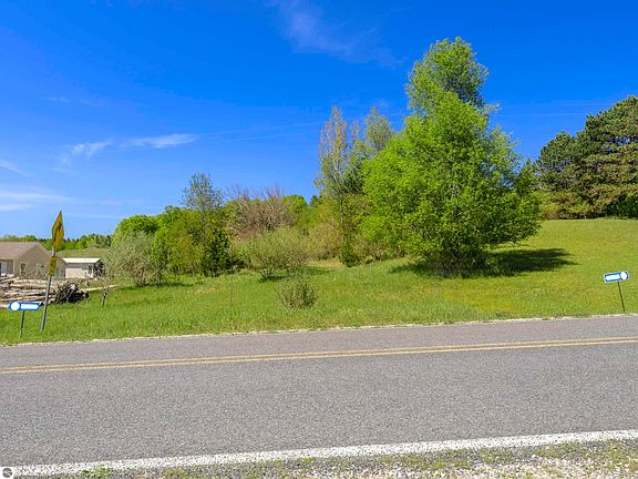 4th image of Airport Rd