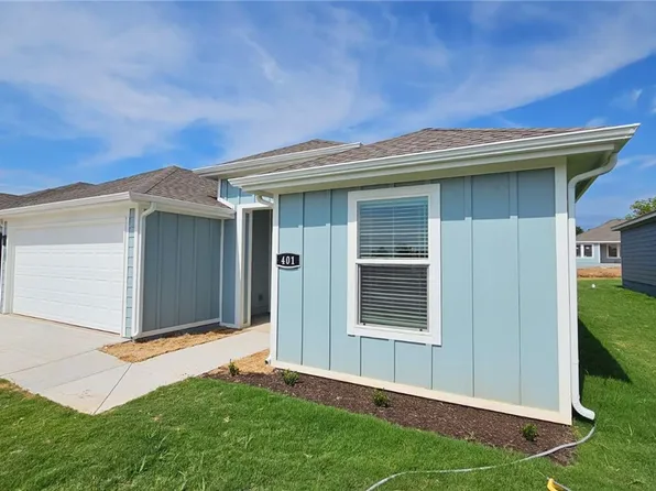 401 NW Belleflower St, Gentry, AR 72734