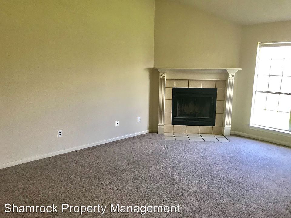 2nd image of 10112B Valencia Dr