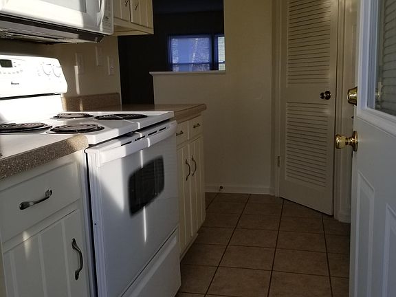 4th image of 501 N Dolan Dr
