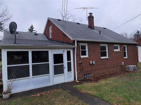 3rd image of 1807 Skyline Dr