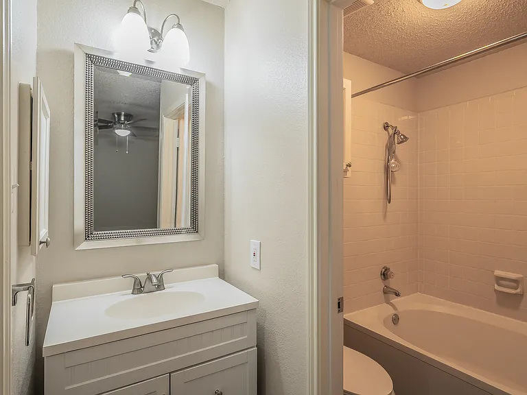 6402 Valleybrooke Ct — Photo 20