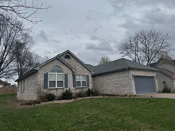 2nd image of 1605 Knob Hill Rd